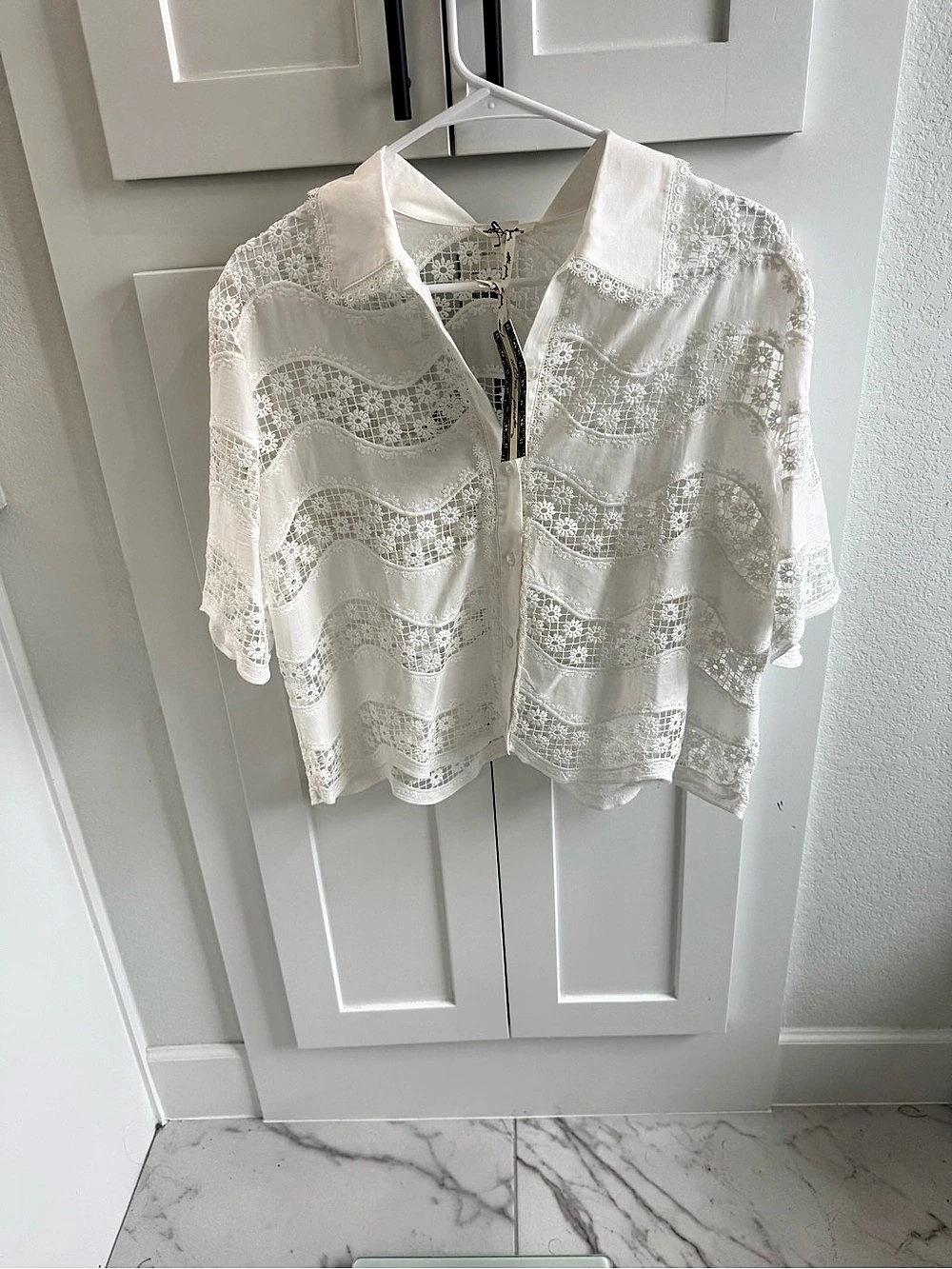 Ultra Pink Lace Blouse in White Size Medium New
